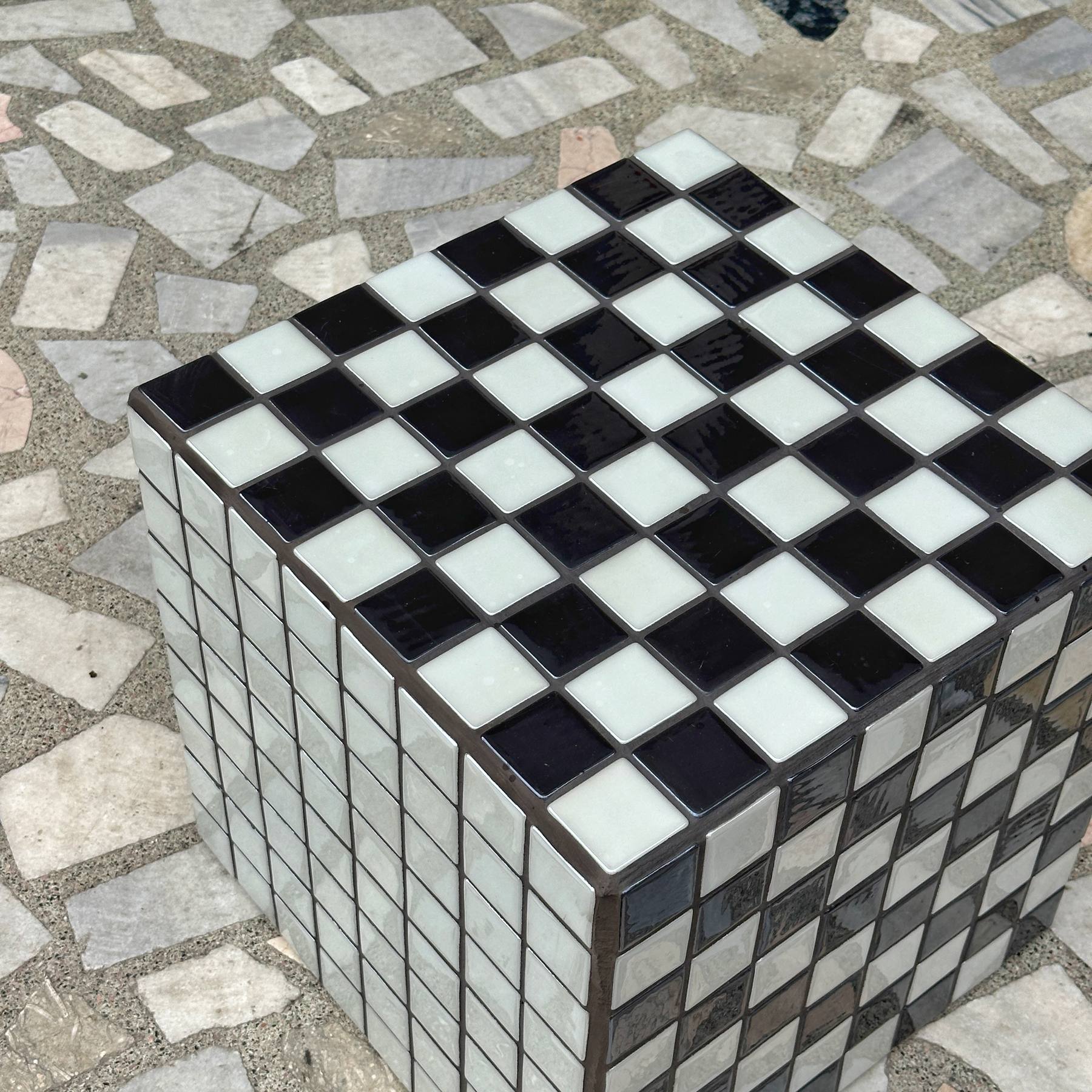 Box Yan Sehpa Grid Design Shop