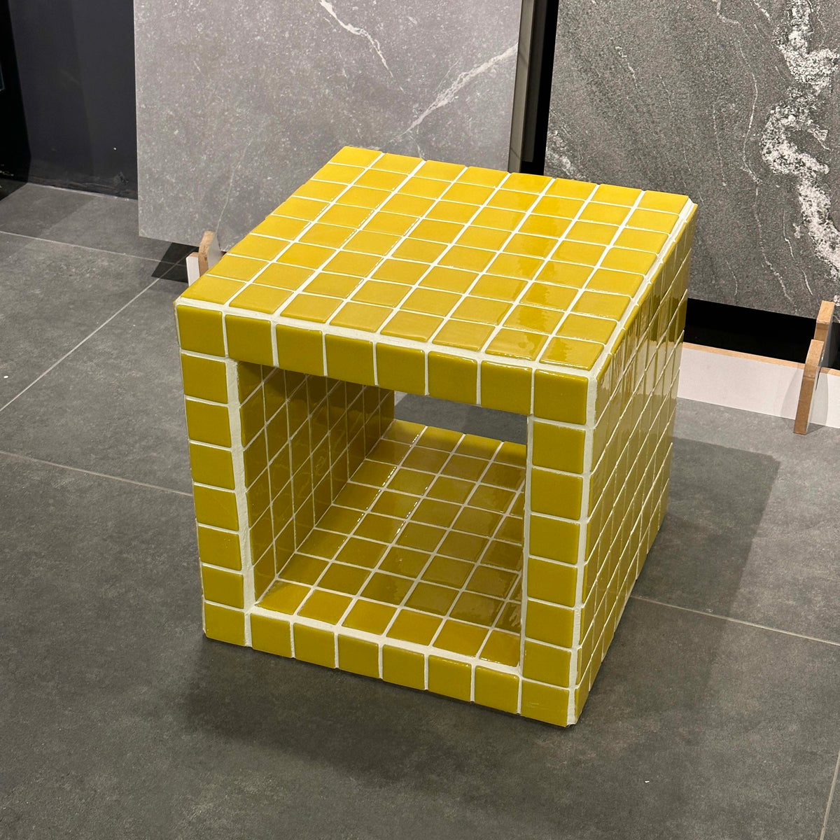 Loop Komodin Grid Design